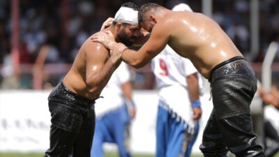 ANTALYA (AA) – Tarihi Elmalı Yağlı Güreşleri'nde yarı finale yükselen