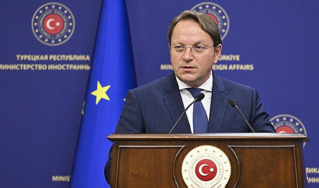 Avrupa Birliği (AB) Komisyonunun Komşuluk ve Genişlemeden Sorumlu Üyesi Oliver