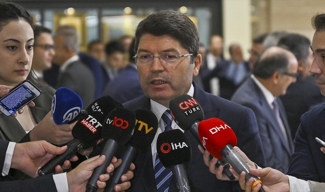 Adalet Bakanı Yılmaz Tunç, CHP'li Sezgin Tanrıkulu'nun, Türk Silahlı Kuvvetleri