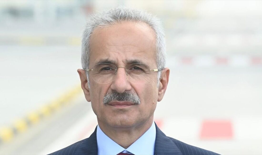 Ulaştırma ve Altyapı Bakanı Abdulkadir Uraloğlu, ağustosta havalimanlarında 24 milyon
