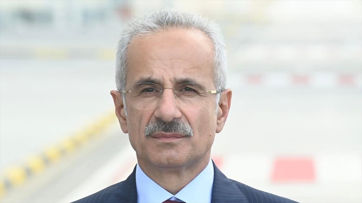 Ulaştırma ve Altyapı Bakanı Abdulkadir Uraloğlu, ağustosta havalimanlarında 24 milyon