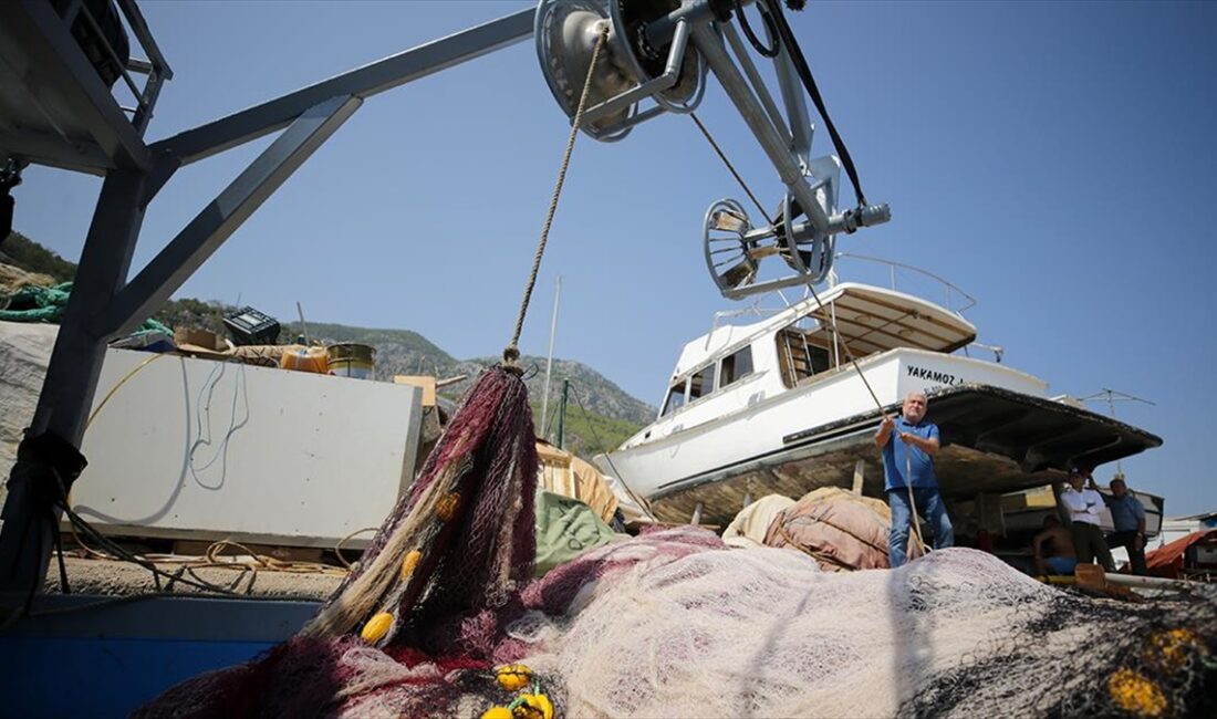 Akdenizli balıkçılar 15 gün sonra “vira bismillah” diyecek Ülke genelinde bugün başlayan av sezonu, deniz suyu sıcaklığının yüksek