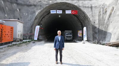 Ulaştırma ve Altyapı Bakanı Abdulkadir Uraloğlu, Ankara-İzmir arasında seyahat süresini