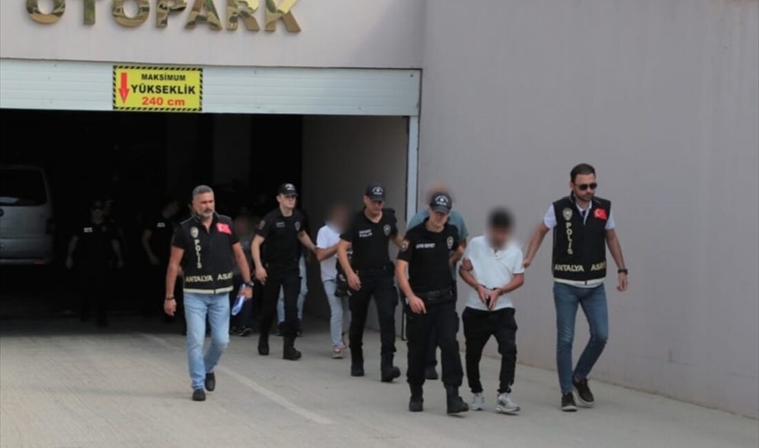ANTALYA (AA) – Antalya'da aranan kişilere yönelik 108 polisin katılımıyla