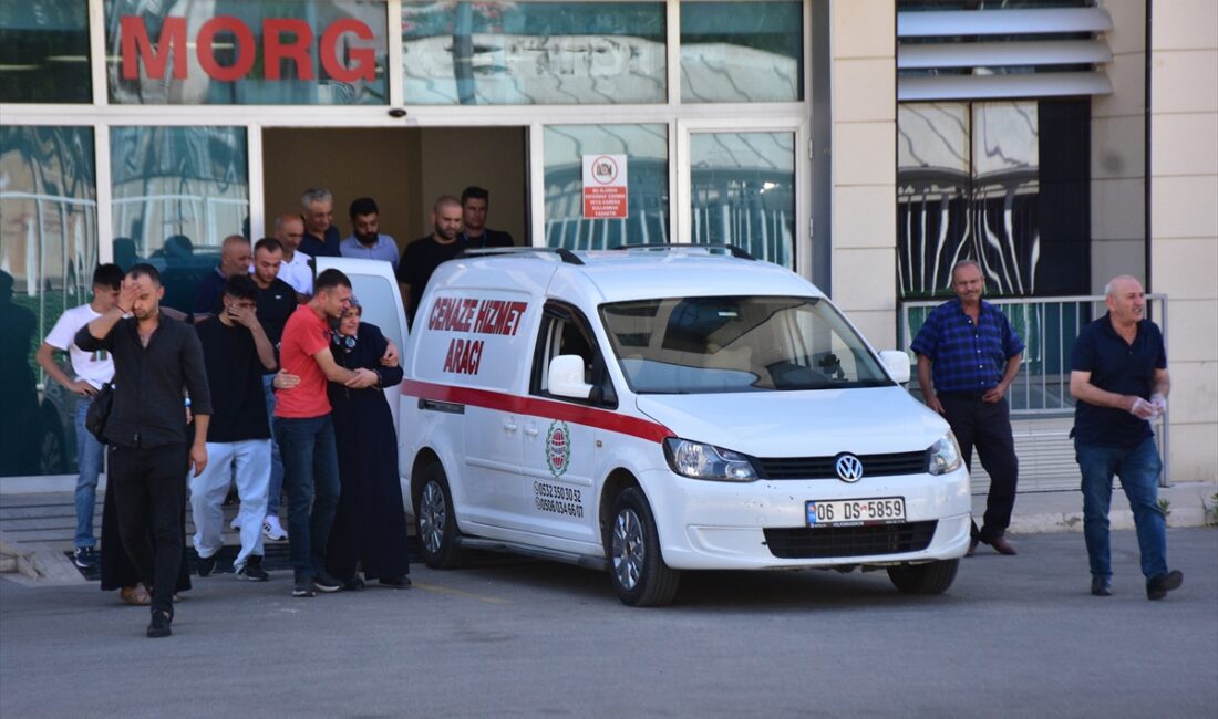 ANTALYA (AA) – Antalya'nın Kemer ilçesinde yüzmek için denize giren