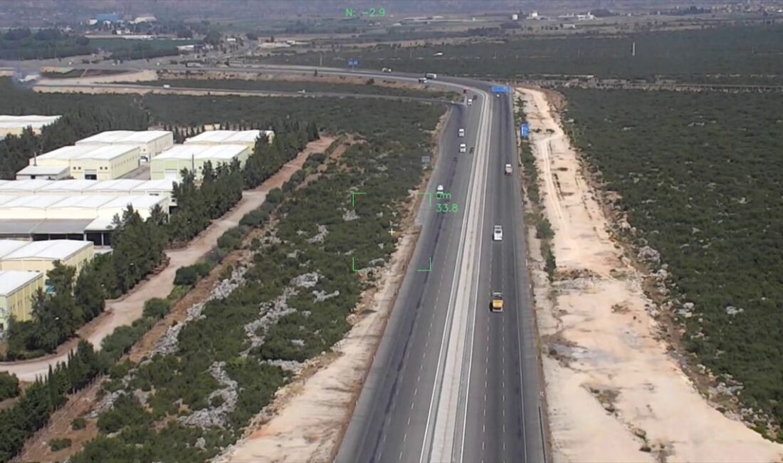 ANTALYA (AA) – Turizm hareketliliğinin devam ettiği Antalya'da trafiğin yoğun