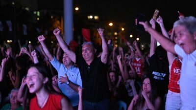 ANTALYA (AA) – Antalya'da vatandaşlar, A Milli Kadın Voleybol Takımı'nın