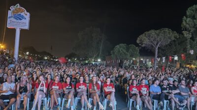 ANTALYA (AA) – Antalya'da yaşayan çok sayıda kişi, Türkiye ile