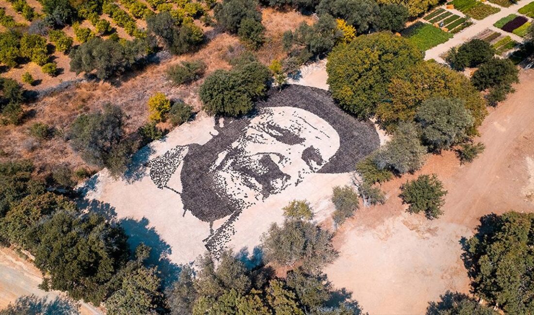 Muğla'nın Bodrum ilçesinde halk ozanı Aşık Veysel, vefatının 50. yılında