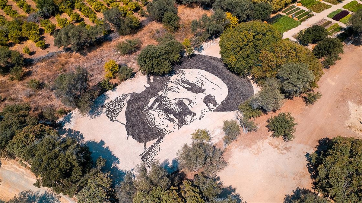 Muğla'nın Bodrum ilçesinde halk ozanı Aşık Veysel, vefatının 50. yılında