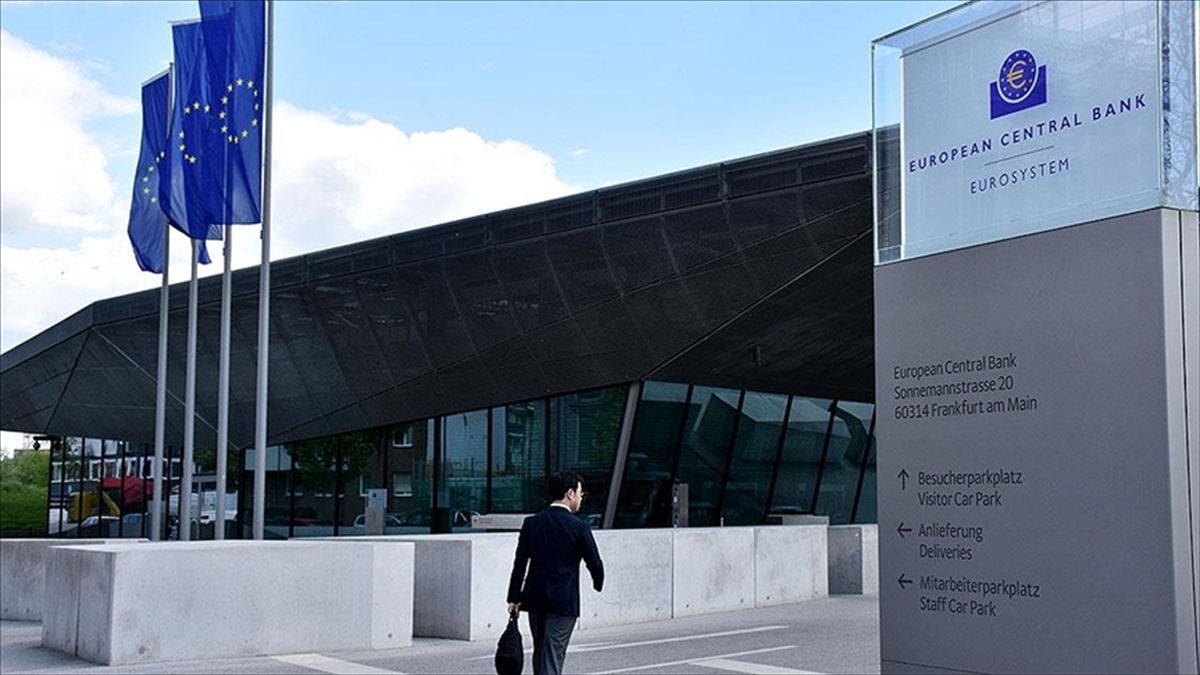 Avrupa Merkez Bankası (ECB), 3 temel politika faizini 25 baz