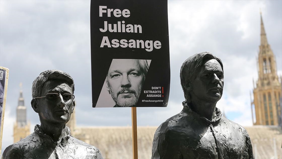 Avustralyalı politikacılar, ABD'ye ait gizli belgeleri açıklamakla suçlanan Wikileaks internet
