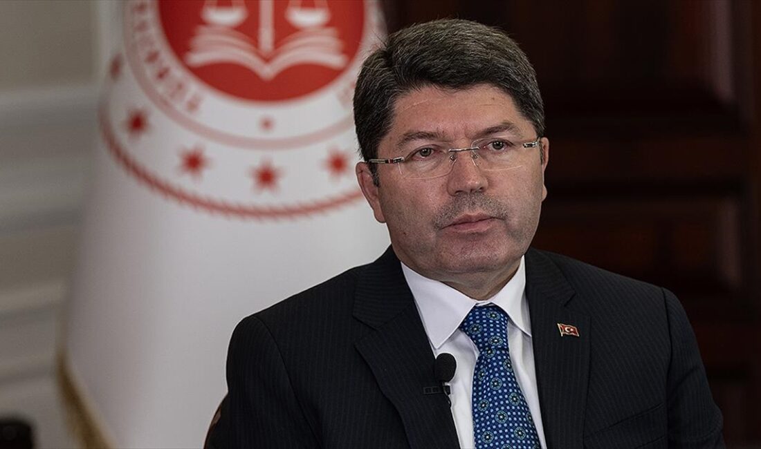 Adalet Bakanı Yılmaz Tunç, 1 Kasım'da düzenleyecekleri sempozyum ile aile