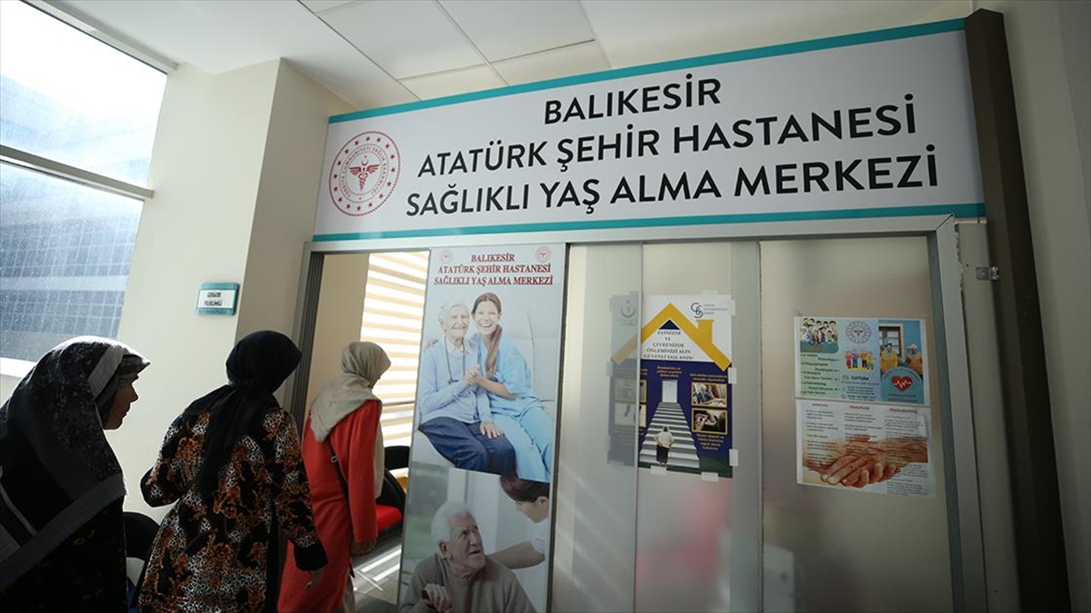 Sağlık Bakanlığınca Balıkesir'de kurulan Sağlıklı Yaş Alma Merkezi (YAŞAM), 65