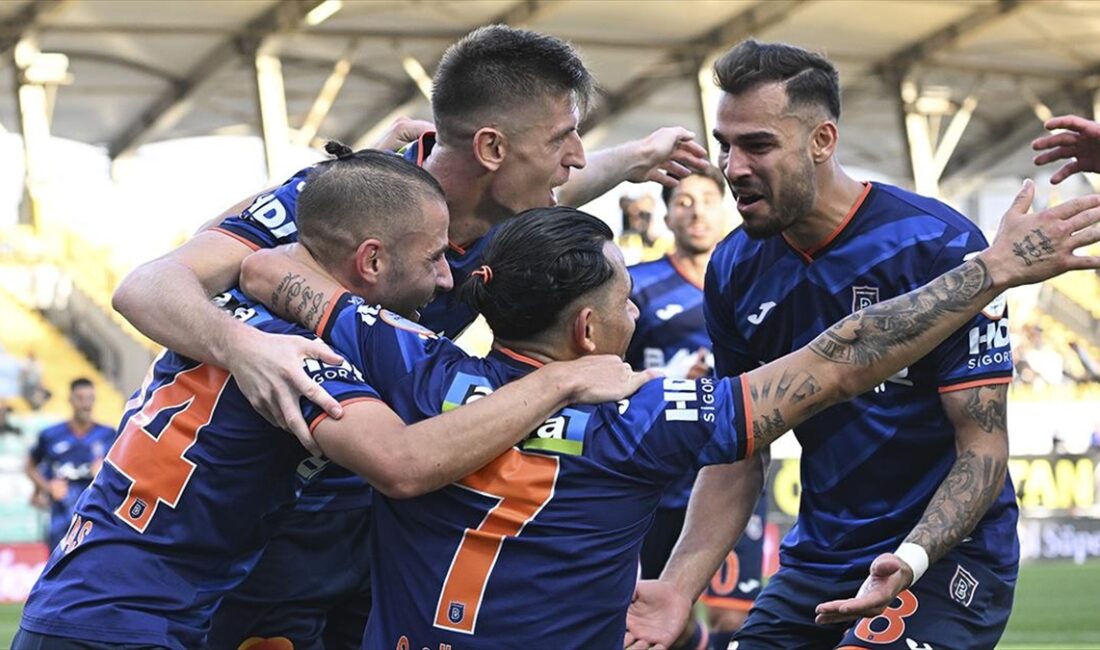 Trendyol Süper Lig'in 5. hafta mücadelesinde RAMS Başakşehir, İstanbulspor'u 2-0