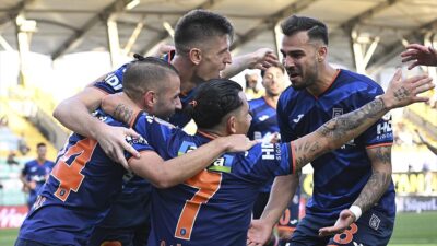 Trendyol Süper Lig'in 5. hafta mücadelesinde RAMS Başakşehir, İstanbulspor'u 2-0