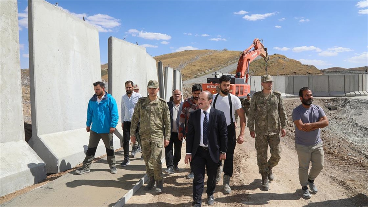 İran ile en uzun sınıra sahip Van'da, sınır hattına inşa