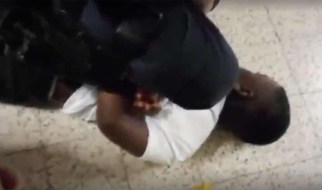 Belçika'da polis 9 yaşındaki çocuğa, okulunda zorluk çıkardığı gerekçesiyle ellerini