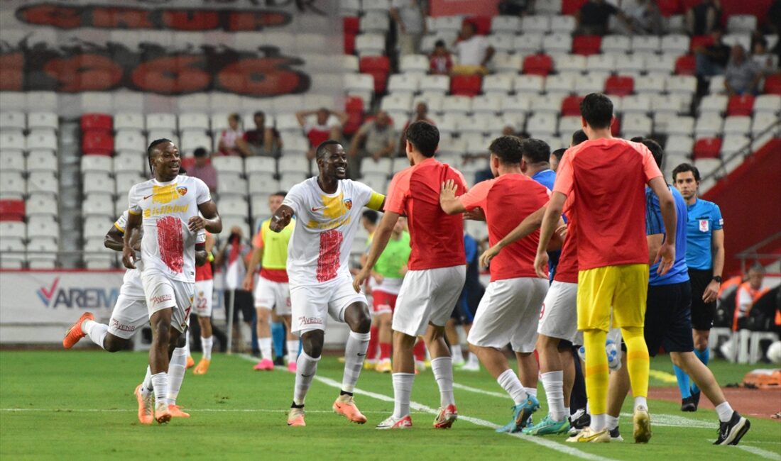 - Bitexen Antalyaspor: 1 - Mondihome Kayserispor: 1 (İlk yarı)