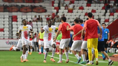 - Bitexen Antalyaspor: 1 - Mondihome Kayserispor: 1 (İlk yarı)