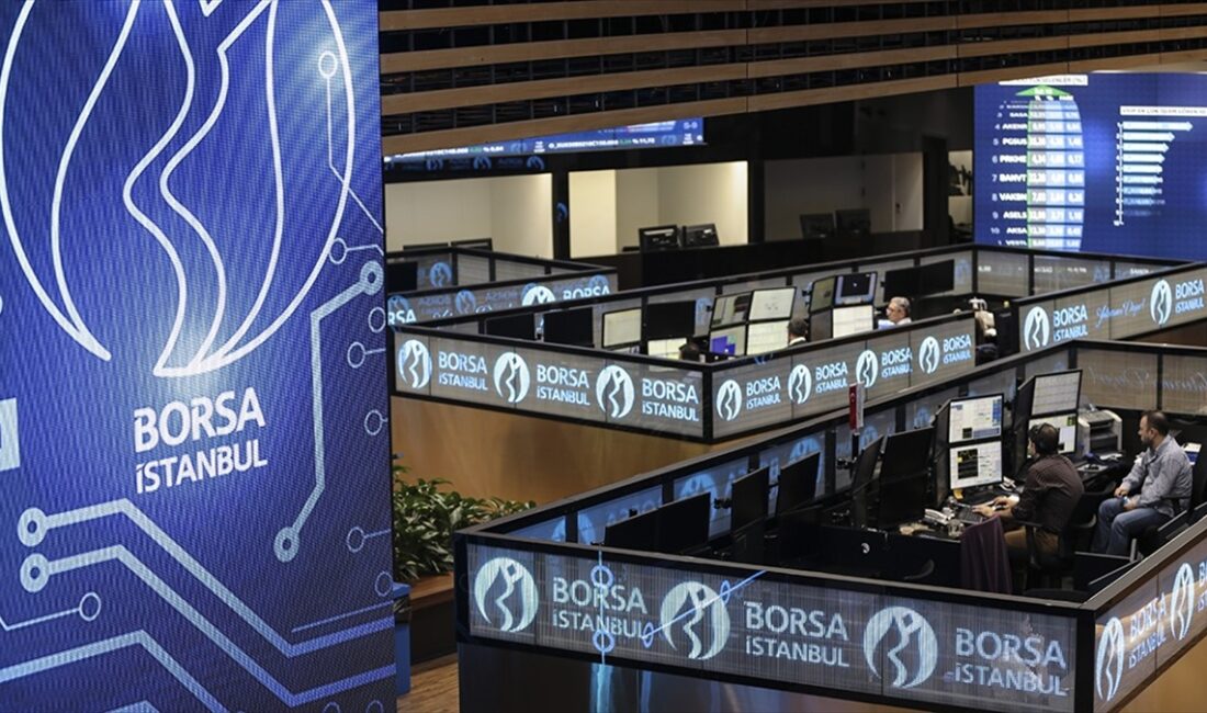 Borsa İstanbul'da BIST 100 endeksi, yüzde 2,15 değer kaybederek günü