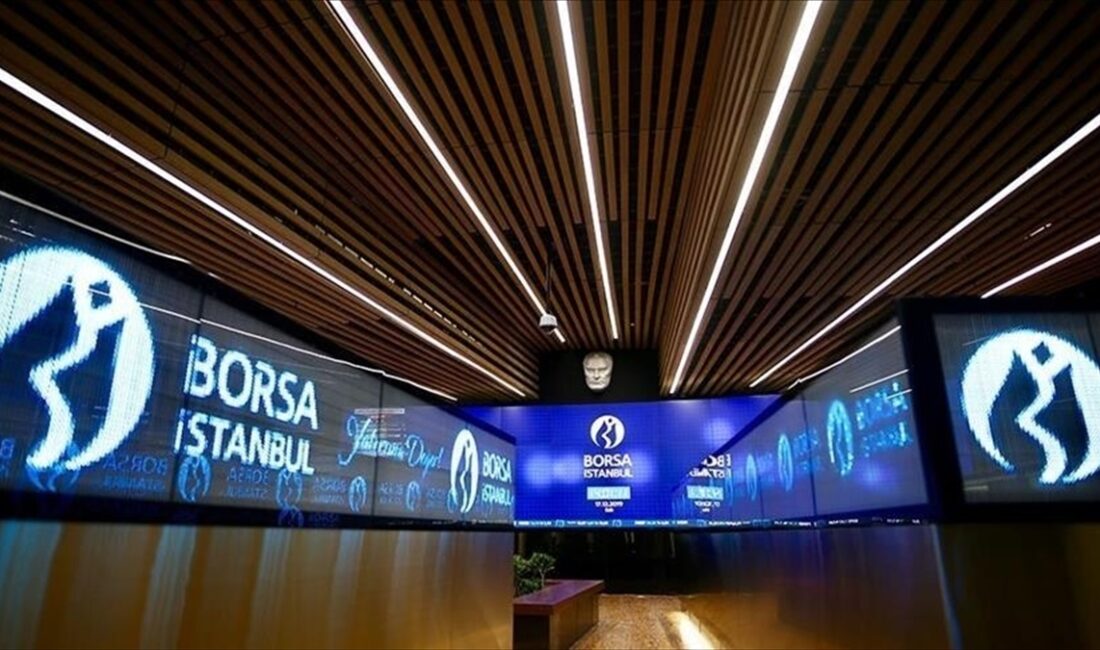 Borsa İstanbul'da BIST 100 endeksi, günün ilk yarısında 8.210,55 puanla