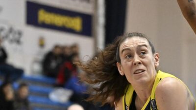 New York Liberty'de forma giyen Breanna Stewart, 885 sayıyla bir