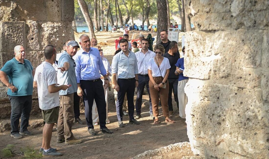 Kültür ve Turizm Bakanı Mehmet Nuri Ersoy, Antalya'nın Kemer ilçesindeki