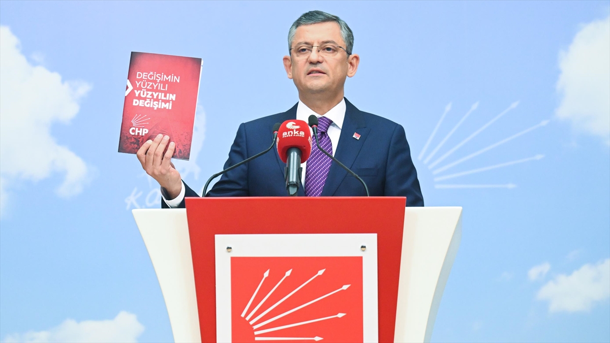 ANKARA (AA) – Özel, parti genel merkezinde basın toplantısı düzenledi.