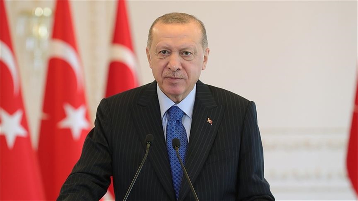 Cumhurbaşkanı Recep Tayyip Erdoğan, 2023 CEV Avrupa Şampiyonası'nın finalinde Sırbistan'ı