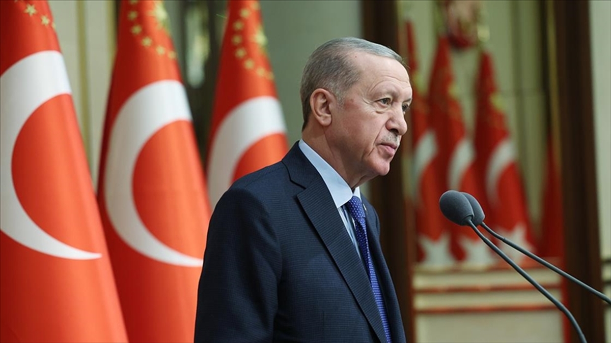 Cumhurbaşkanı Recep Tayyip Erdoğan, "Biz, gençlere asla arka bahçemiz olarak