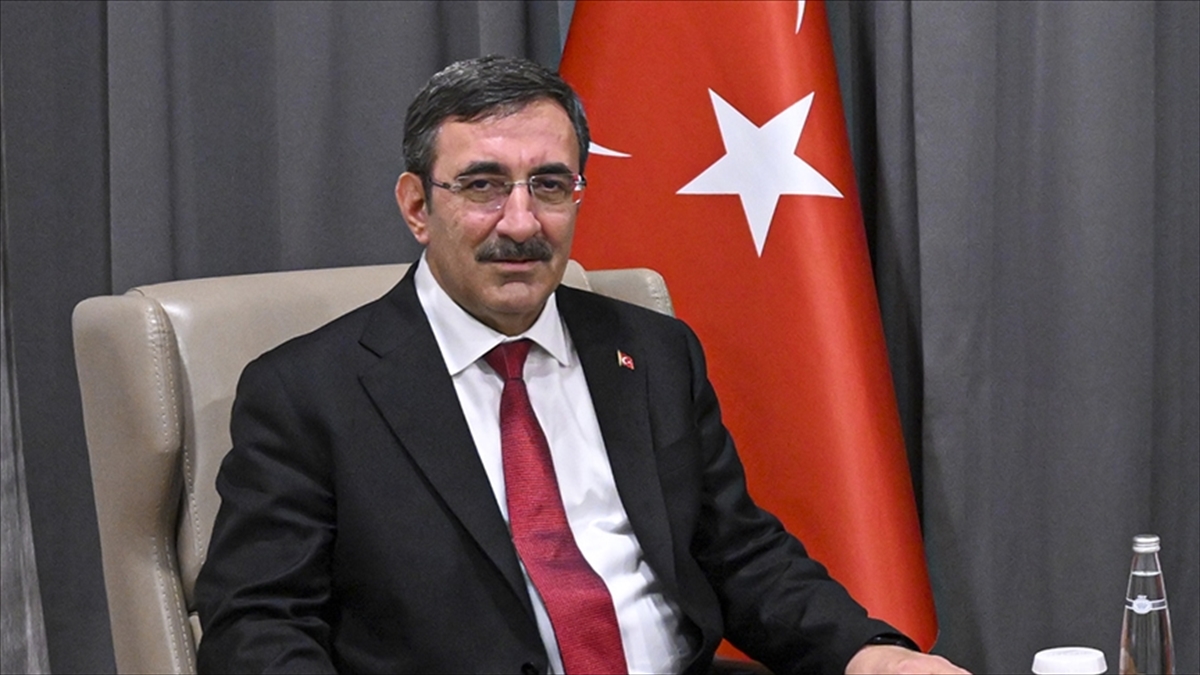 Cumhurbaşkanı Yardımcısı Yılmaz, "Bizim Orta Vadeli Program'da öngördüğümüz daha dengeli