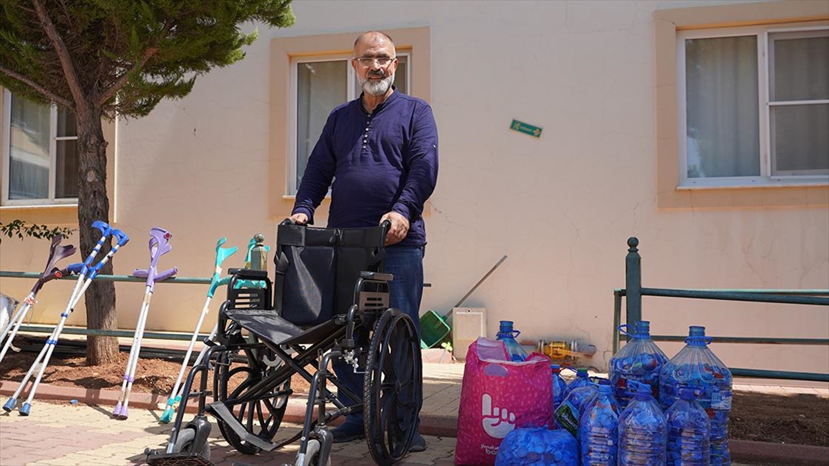 Kahramanmaraş'ta yaklaşık 12 yıldan bu yana mavi kapak toplayan Abdulkadir