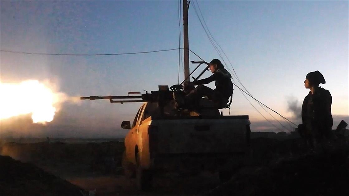 Suriye'nin doğusundaki Deyrizor ilinde terör örgütü PKK/YPG'nin baskısı altındaki Arap