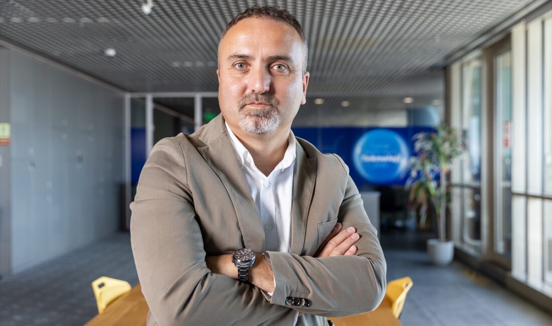 -Satış ve İş Geliştirmeden Sorumlu Başkan Yardımcısı Evren Saydam olurken,