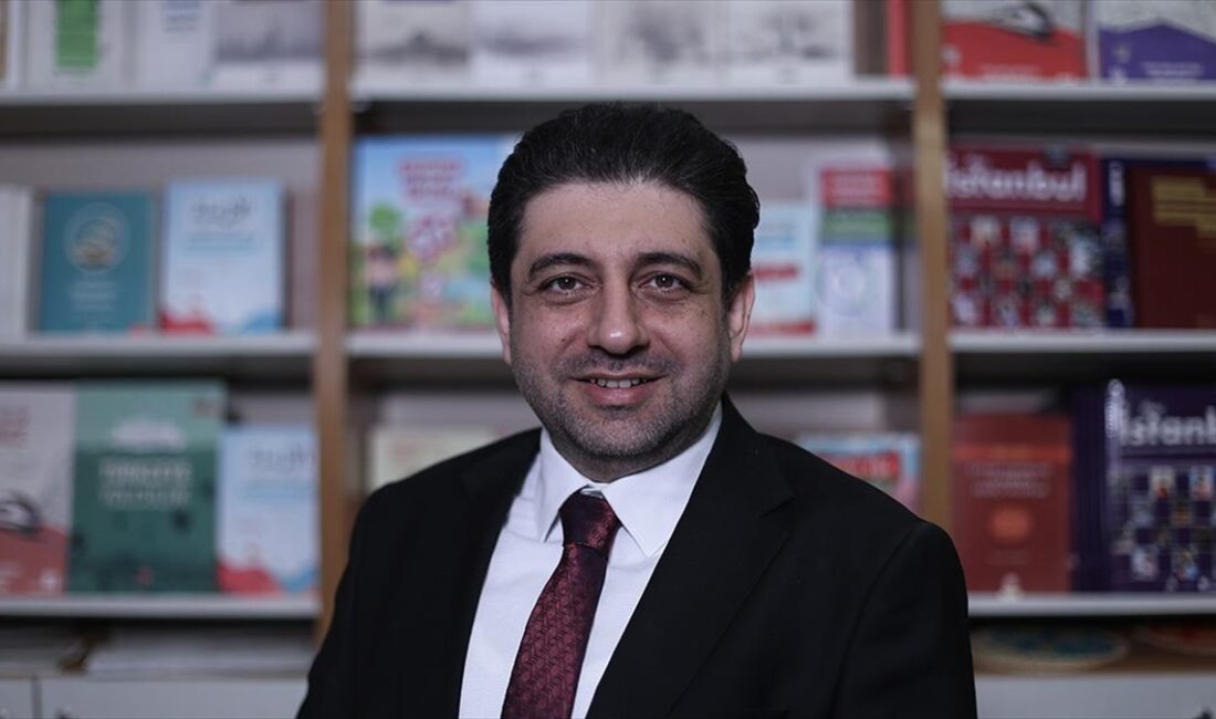 Dr. Muhammed Ağırakça, "Biz, Türkiye'de okumuş yabancılarla kendi memleketlerinde Türkçe