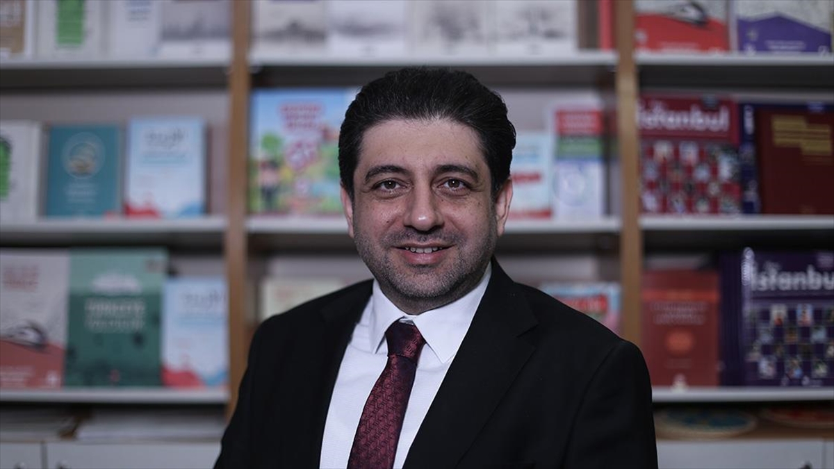 Dr. Muhammed Ağırakça, "Biz, Türkiye'de okumuş yabancılarla kendi memleketlerinde Türkçe