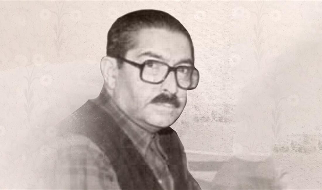 Necmeddin Ebrusu'na papatya motifini kazandıran merhum sanatçı, Türkiye'de ebru sanatının