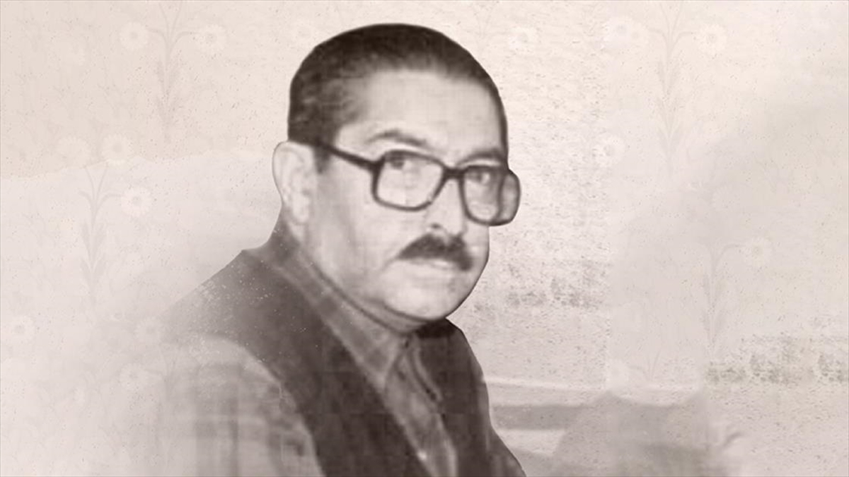 Necmeddin Ebrusu'na papatya motifini kazandıran merhum sanatçı, Türkiye'de ebru sanatının