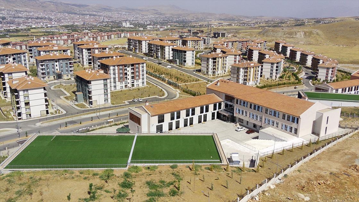 Elazığ'da 24 Ocak 2020 depreminin ardından yıkılarak yenileri yapılan ve