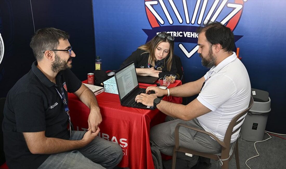 Altınbaş Üniversitesi öğrencilerinin kurduğu elektrikli araç takımı "EVA TEAM", bugüne