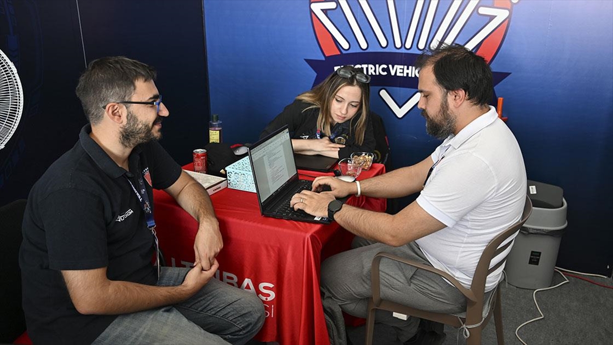 Altınbaş Üniversitesi öğrencilerinin kurduğu elektrikli araç takımı "EVA TEAM", bugüne