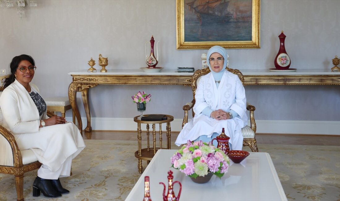 Emine Erdoğan, Malcolm X'in kızı İlyasa Şahbaz'ı kabul etti.