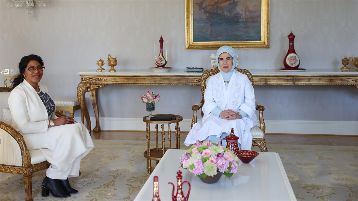 Emine Erdoğan, Malcolm X'in kızı İlyasa Şahbaz'ı kabul etti.