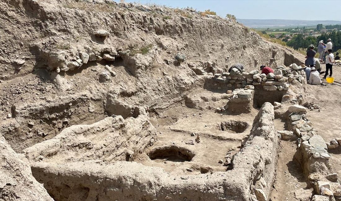 Eskişehir'de kazı çalışmalarının sürdüğü Şarhöyük'te Kurtuluş Savaşı'nda Türk askerleri tarafından