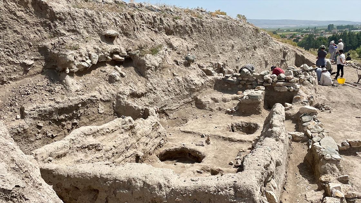 Eskişehir'de kazı çalışmalarının sürdüğü Şarhöyük'te Kurtuluş Savaşı'nda Türk askerleri tarafından