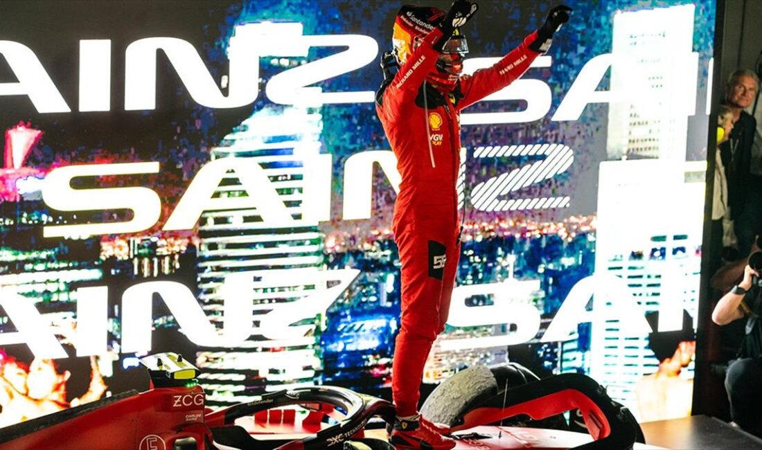 Formula 1 Dünya Şampiyonası'nda Singapur Grand Prix'sini Ferrari pilotu Carlos