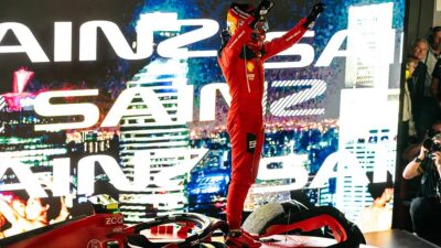 Formula 1 Dünya Şampiyonası'nda Singapur Grand Prix'sini Ferrari pilotu Carlos