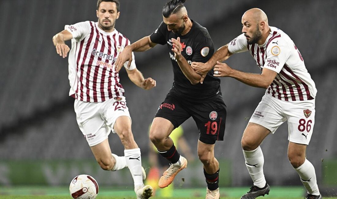Trendyol Süper Lig'in 5. haftasındaki VavaCars Fatih Karagümrük-Atakaş Hatayspor müsabakası
