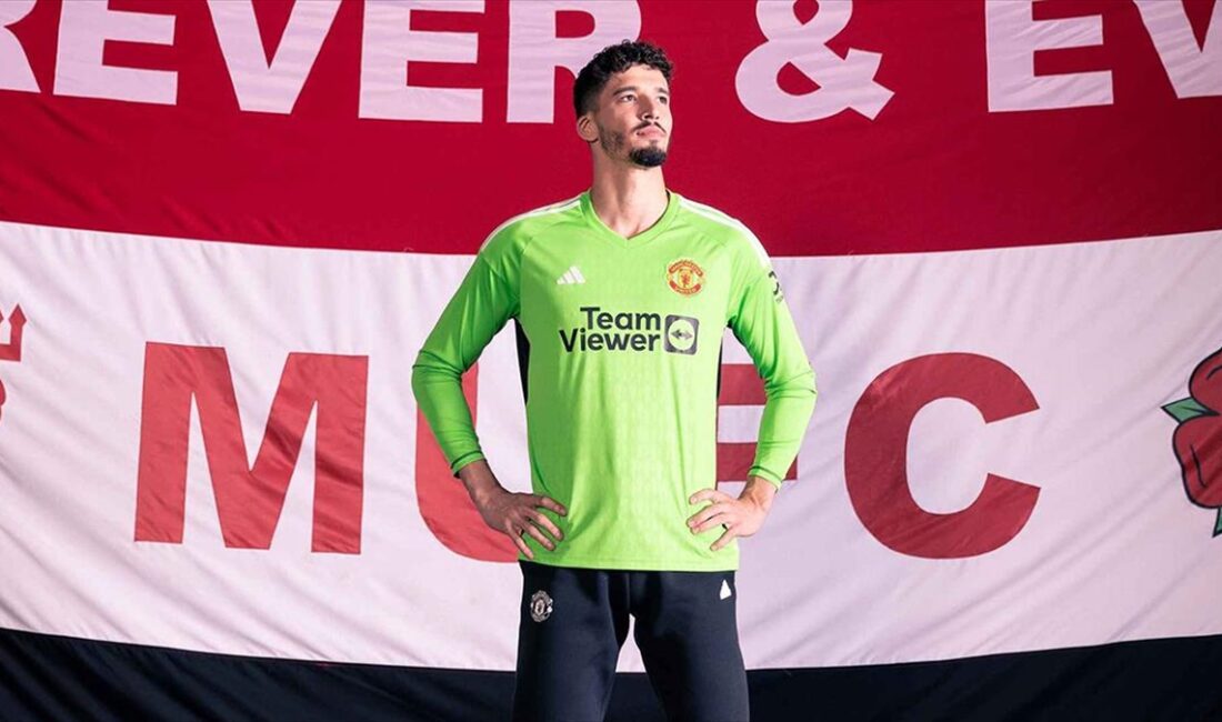 Fenerbahçe, kaleci Altay Bayındır'ın Manchester United'a transfer olduğunu duyurdu.